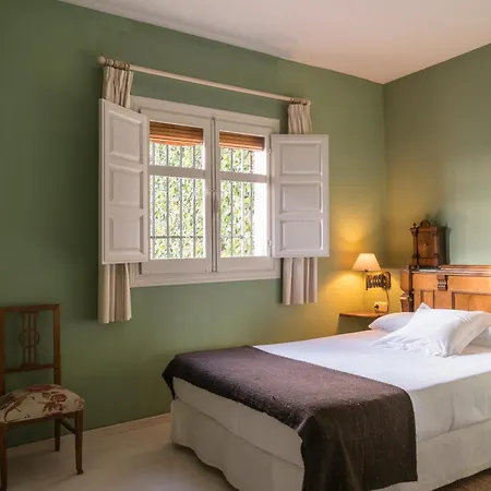 Hotel Carmen De La Alcubilla Del Caracol 3*