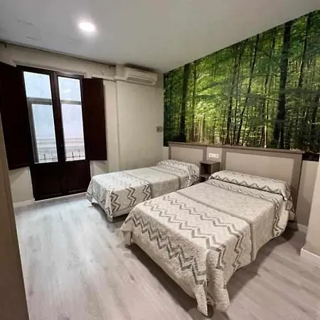 فندق Viena Plaza Nueva 2*