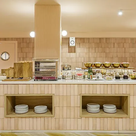 里奥室友酒店 酒店 4*