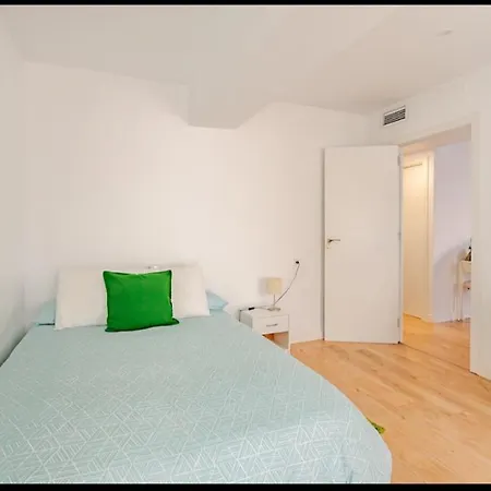 Apartamento Piso Con Garaje Gratis En El Centro De Granada.
