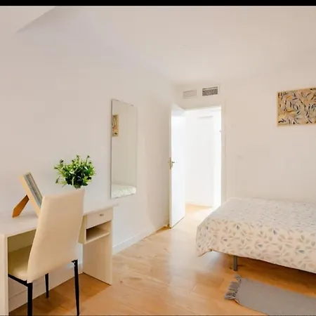Piso Con Garaje Gratis En El Centro De Granada. Apartamento Granada