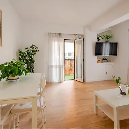 Piso Con Garaje Gratis En El Centro De Granada. Apartamento Granada