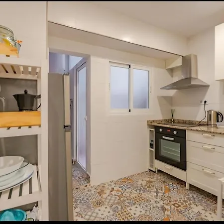 Piso Con Garaje Gratis En El Centro De Granada. Apartamento