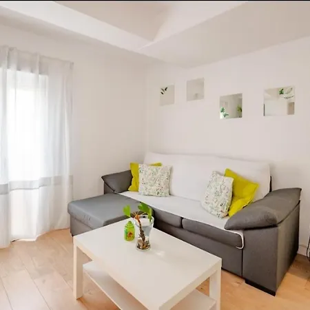 Apartamento Piso Con Garaje Gratis En El Centro De Granada.