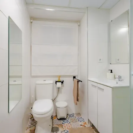 Apartamento Piso Con Garaje Gratis En El Centro De Granada.