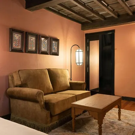Palacio De Santa Paula, Autograph Collection