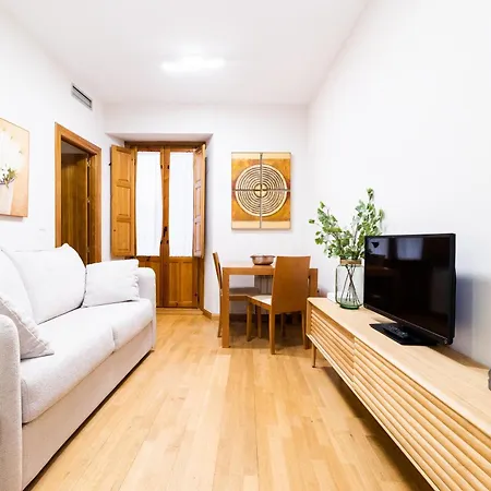 Apartamento Precioso Piso En Pleno Centro De Junto A Iglesia De San Matias *
