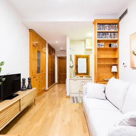 Precioso Piso En Pleno Centro De Junto A Iglesia De San Matias Apartamento