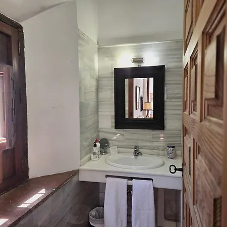 Santa Isabel La Real Otel 3*