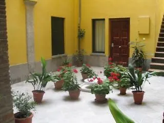Viviendas Turisticas Vacacionales Puerta Real * Granada