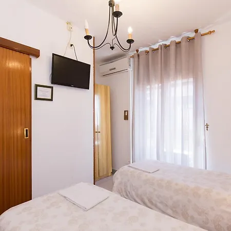 Pensión Mesones 3*