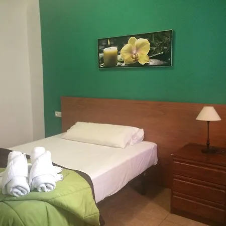 Viviendas Turisticas Vacacionales Puerta Real *
