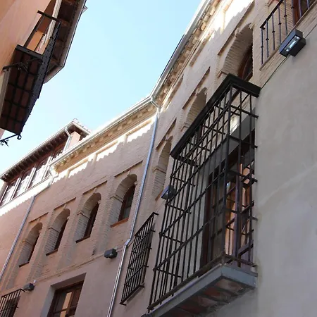 Mercader De Sedas 3*