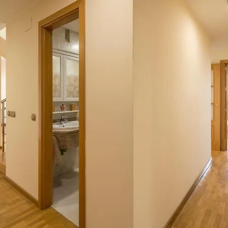 Atico Granada, Penthouse, 18-19th Floor, Centre, Views, Terrace, Free Parking Apartment *