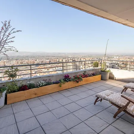 Apartment Atico Granada, Penthouse, 18-19th Floor, Centre, Views, Terrace, Free Parking *