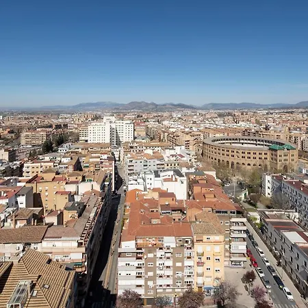 Apartment Atico Granada, Penthouse, 18-19th Floor, Centre, Views, Terrace, Free Parking *