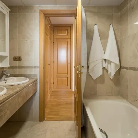 Apartment Atico Granada, Penthouse, 18-19th Floor, Centre, Views, Terrace, Free Parking *