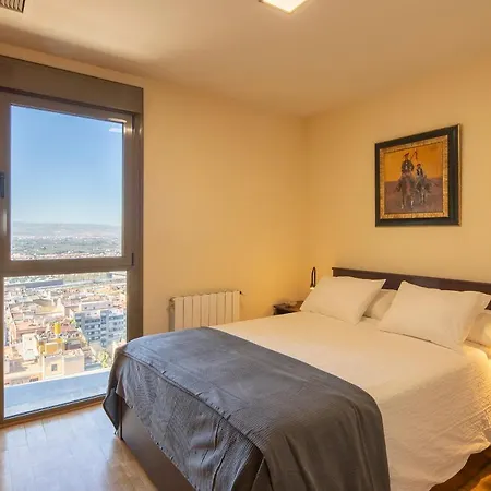 Atico Granada, Penthouse, 18-19th Floor, Centre, Views, Terrace, Free Parking Apartment *