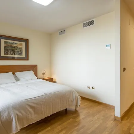 Apartment Atico Granada, Penthouse, 18-19th Floor, Centre, Views, Terrace, Free Parking *