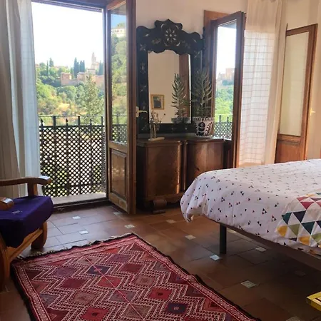 Alhambra En El Sacromonte