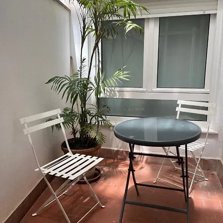 Precioso Con Patio Гранада