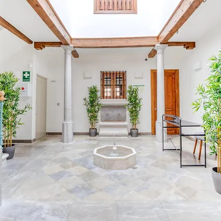 Limehome Calle Mirasol شقة
