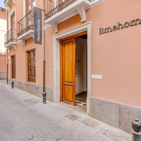 Limehome Calle Mirasol شقة