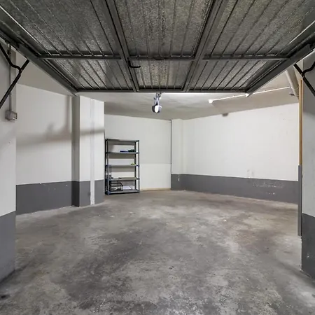 Дом отдыха Beautiful Duplex-city Center. Parking By The House *