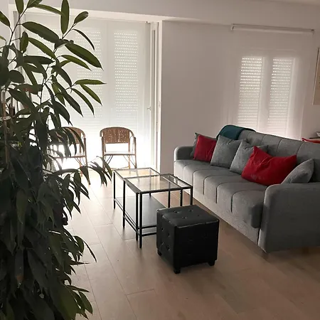 Precioso Con Patio Апартаменты *