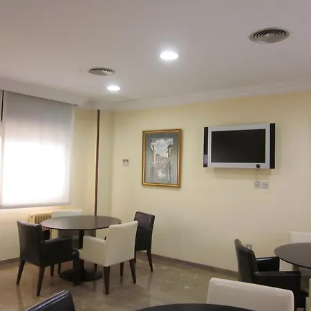 Hotel Elena María 2*