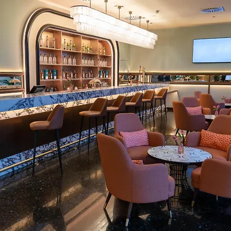 格拉纳达巴塞罗国会酒店 5*