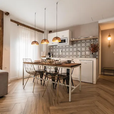 Tuguest Santa Paula Apartment