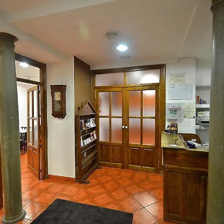 Pensión Residencia Ziri *