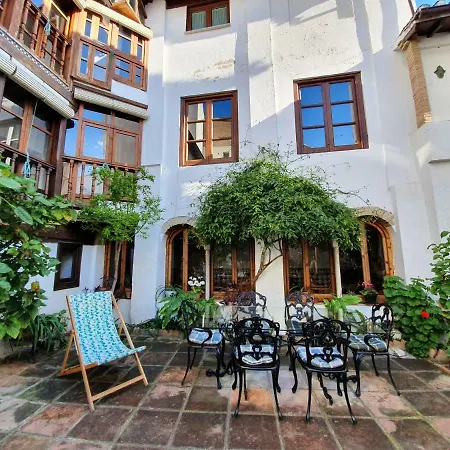 Casa Del Aljarife Pensión 3*