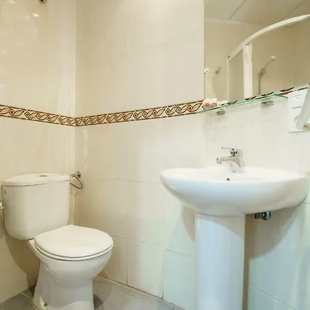 Oyo Fonda Sanchez 2*