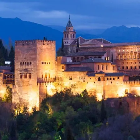 With 3 Bedrooms In Granada, With Wonderful View, Balcon * 그라나다