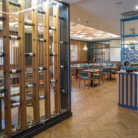格拉纳达巴塞罗国会酒店 酒店