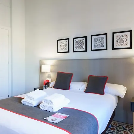 Oyo Fonda Sanchez 2*